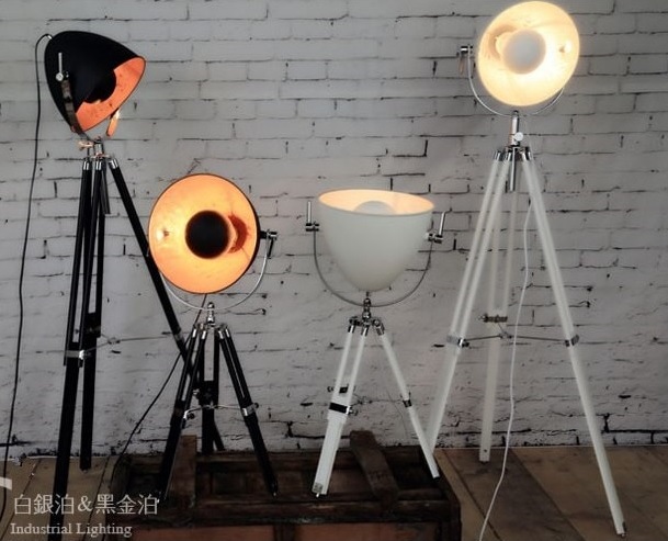 http://www.dezignlover.com/fr/lampe-de-table-design/1473-lampe-de-table-design-projecteur-cinema-hollywood.html 